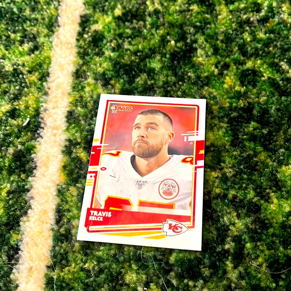 Travis Kelce, football card